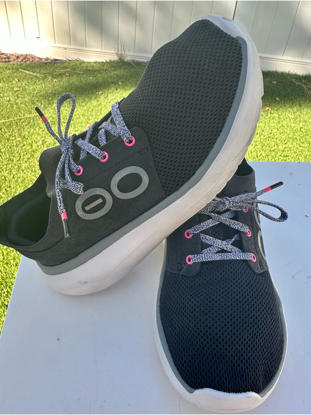 OOFOS OOmy Stride Women’s Black Sneakers - EXCELLENT Condition - Size 8